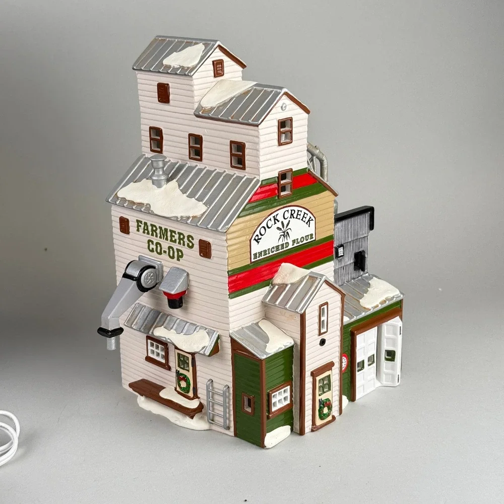Department 56 Snow Village The Farmer's Co-op Granary‎ 54946 Lighted NOS
